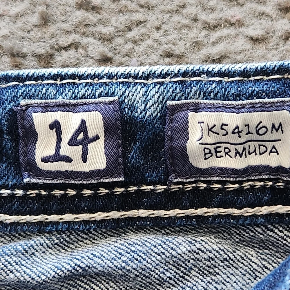 MISS ME Women's Bermuda Shorts Size 14 Blue Denim Cutoffs Rhinestones Bling - Picture 3 of 12